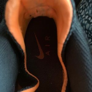 Nike Foam posits 8.5